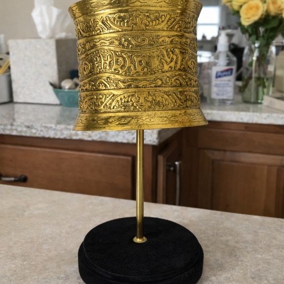 Ornate Gold Display Stand - Picture 3 of 4